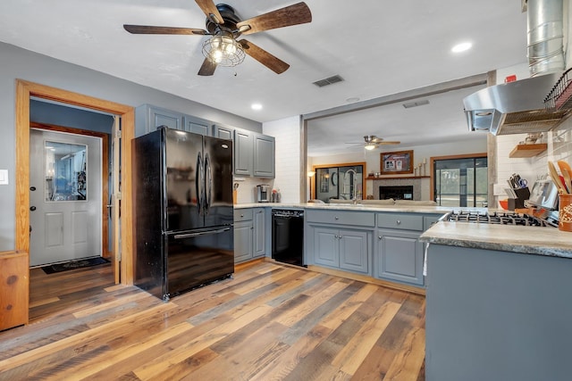 376 Tecumseh Rd, Monticello, FL 32344 - kitchen featuring ceiling fan, visible vents, gray cabinetry, black appliances, and light wood finished floors