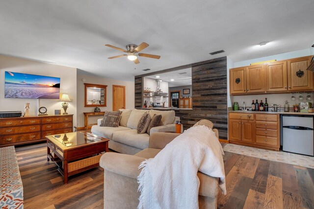 376 Tecumseh Rd, Monticello, FL 32344 - living room featuring visible vents, light wood-type flooring, a ceiling fan, and indoor wet bar