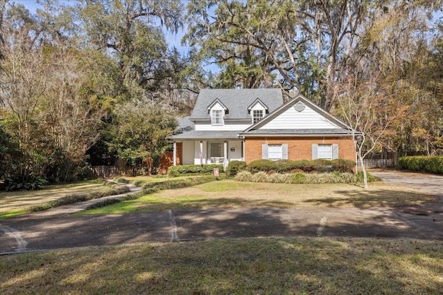 view of front of property with a front yard