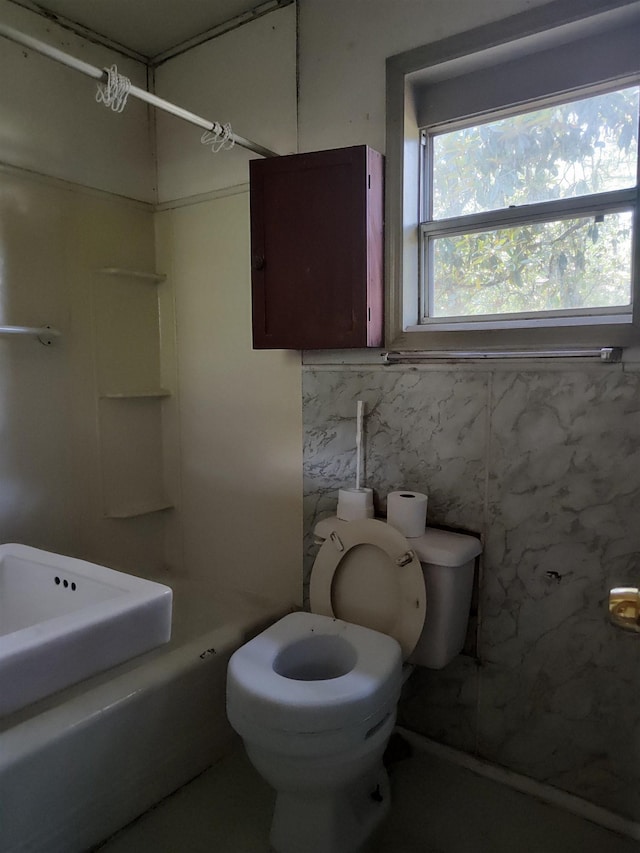 1618 Golf Course Rd, Perry, FL 32347 - full bathroom with toilet and shower / bathtub combination