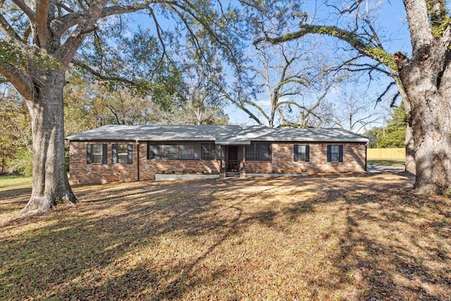 ranch-style home featuring a front yard