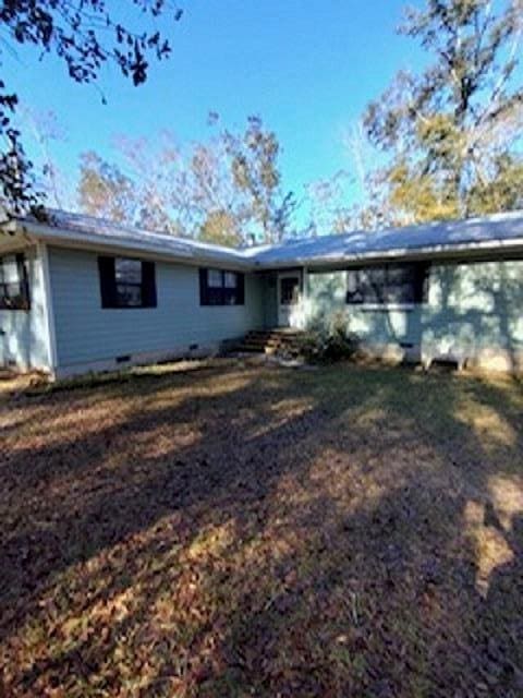 single story home with crawl space