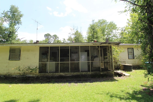 30 Ace High Ln, Crawfordville, FL 32327 - rear view of property with a sunroom and a lawn