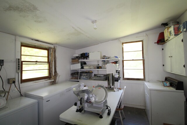 30 Ace High Ln, Crawfordville, FL 32327 - laundry room featuring washing machine and clothes dryer and cabinet space