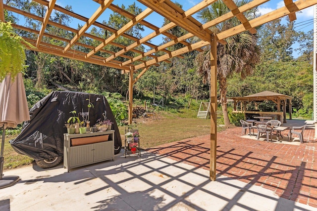 view of patio featuring a pergola