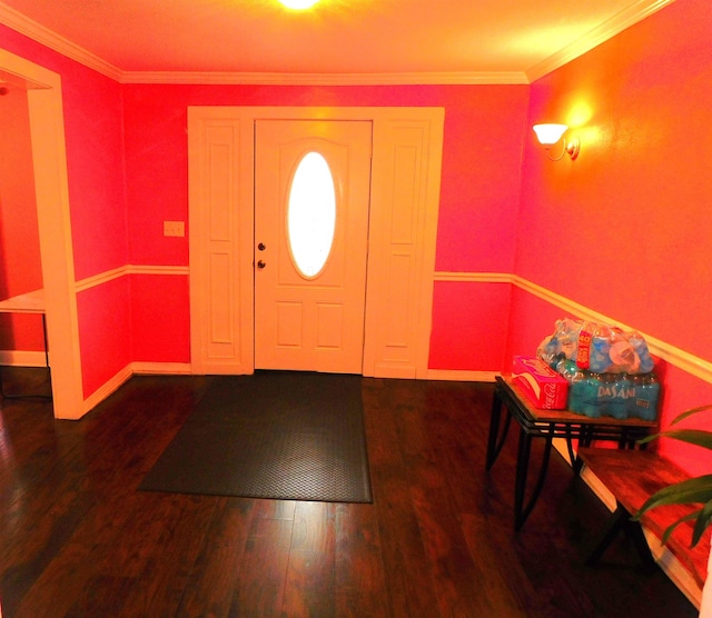 287 Tyre Rd, Havana, FL 32333 - foyer entrance with dark wood finished floors and ornamental molding
