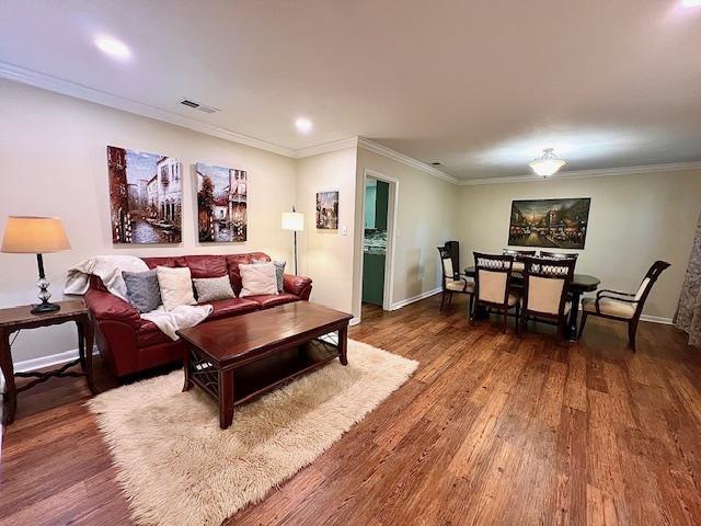 2401 Mexia Ave, Tallahassee, FL 32304 - living area featuring wood finished floors, baseboards, crown molding, and recessed lighting