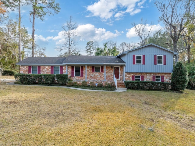 tri-level home featuring a front lawn