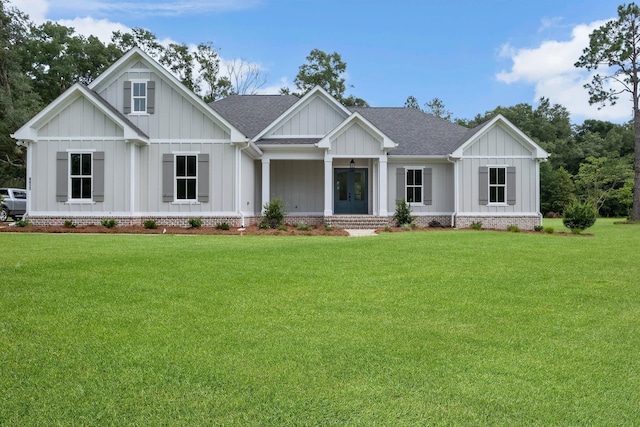 view of front of home featuring a front lawn