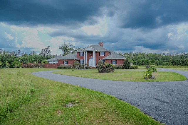 view of front of home with a front lawn