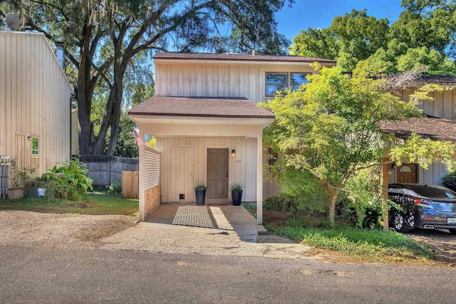 view of front of property