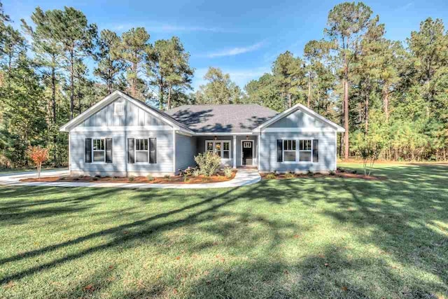 view of front of property with a front lawn