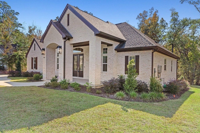 view of front of house with a front lawn