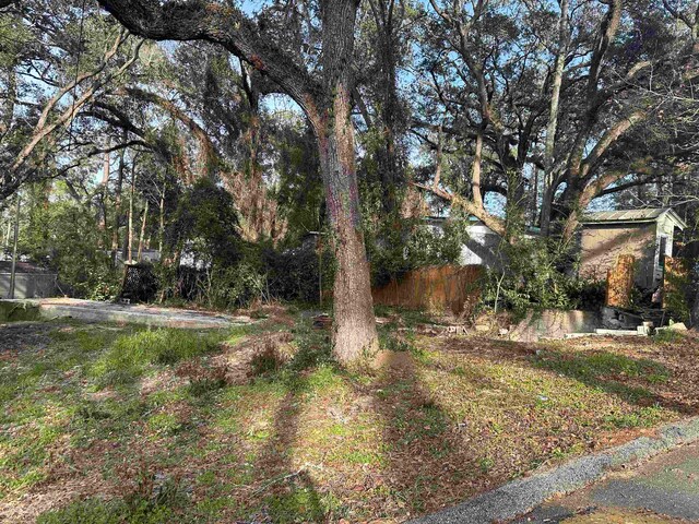 Listing photo 3 for 1911 Sika Deer Ln, Tallahassee FL 32304