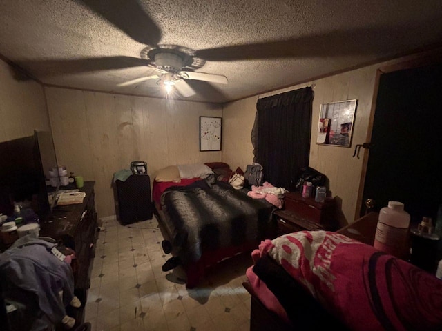 bedroom featuring ceiling fan and a textured ceiling