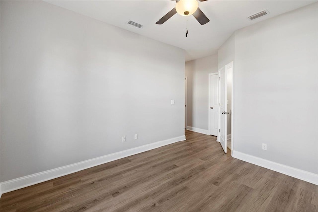 empty room featuring dark wood-type flooring and ceiling fan