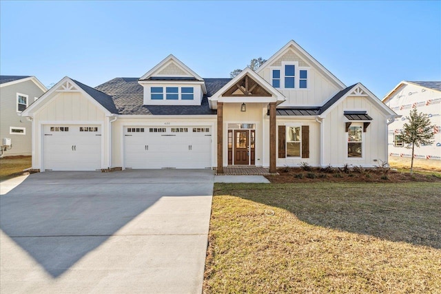 view of front facade with a front lawn