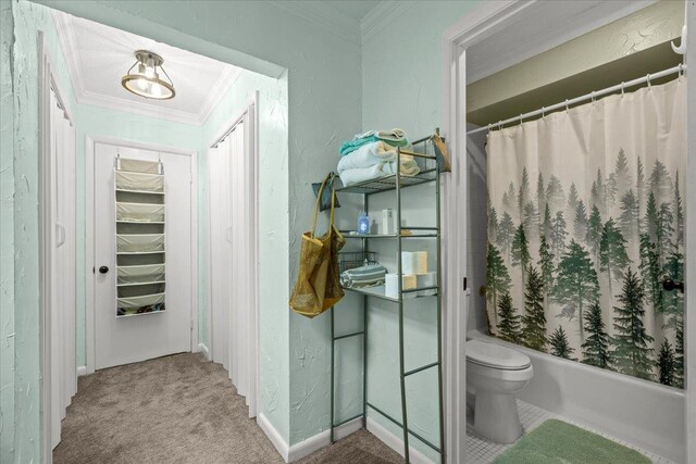 310 Glenridge Rd, Perry, FL 32348 - full bath with ornamental molding, toilet, and shower / bath combo