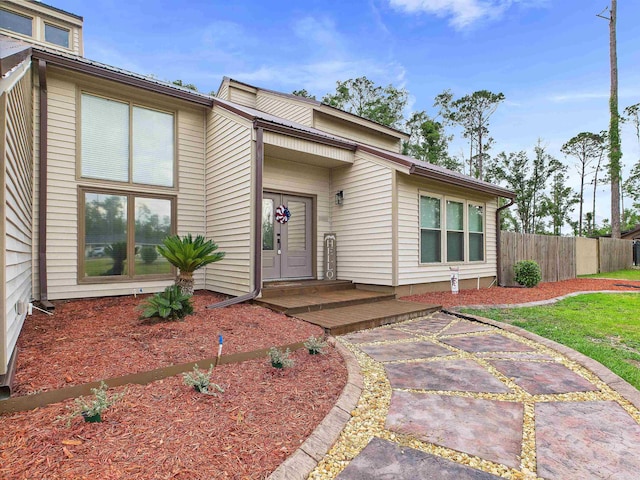 310 Glenridge Rd, Perry, FL 32348 - mid-century modern home with fence