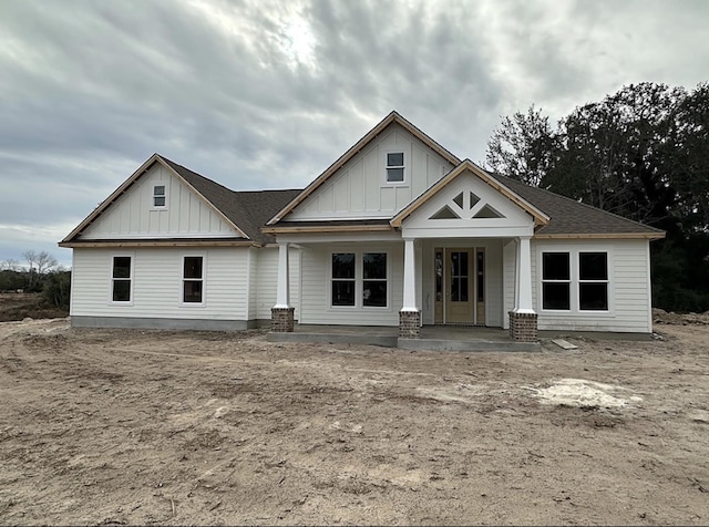 craftsman-style house with a porch