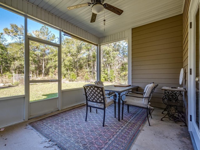 sunroom / solarium with ceiling fan