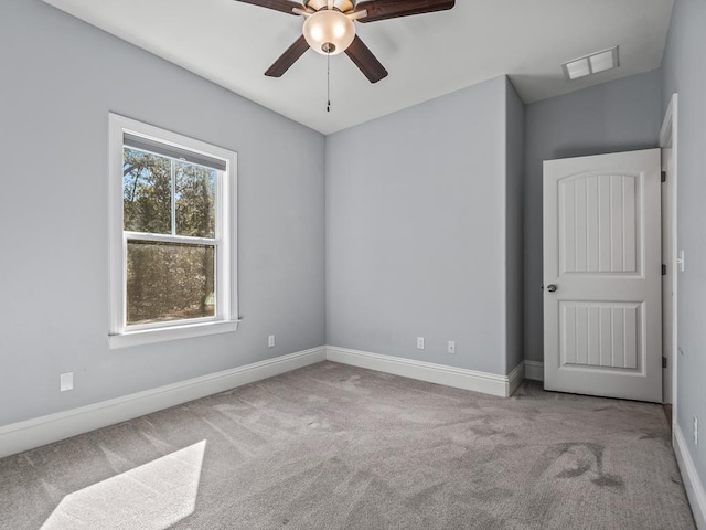 unfurnished room with light carpet and ceiling fan