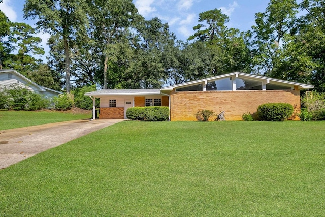 view of front of property with a front lawn