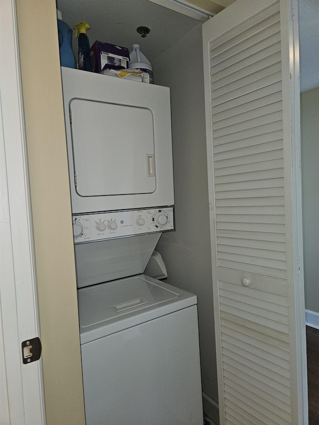 300 S Duval St Unit 1003, Tallahassee, FL 32301 - laundry area featuring laundry area and stacked washer and dryer