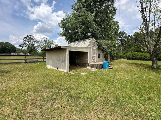 view of outdoor structure featuring fence and an outdoor structure