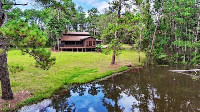 view of yard featuring a water view