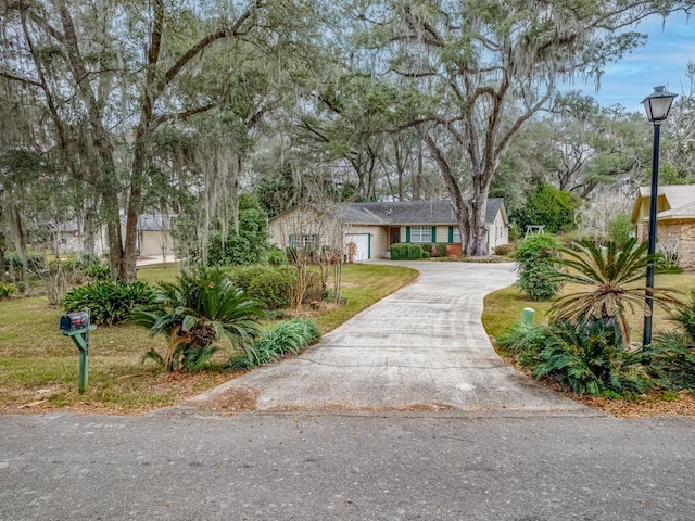 view of front of property with a front lawn