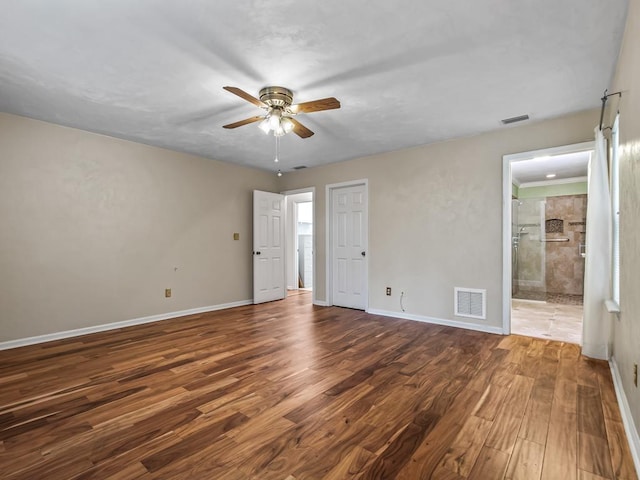 unfurnished room with dark wood-type flooring and ceiling fan