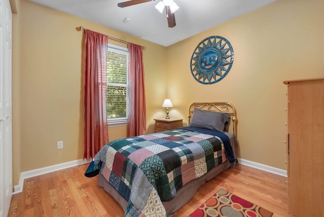 5529 Green Meadows Ct, Tallahassee, FL 32303 - bedroom with wood finished floors and a ceiling fan
