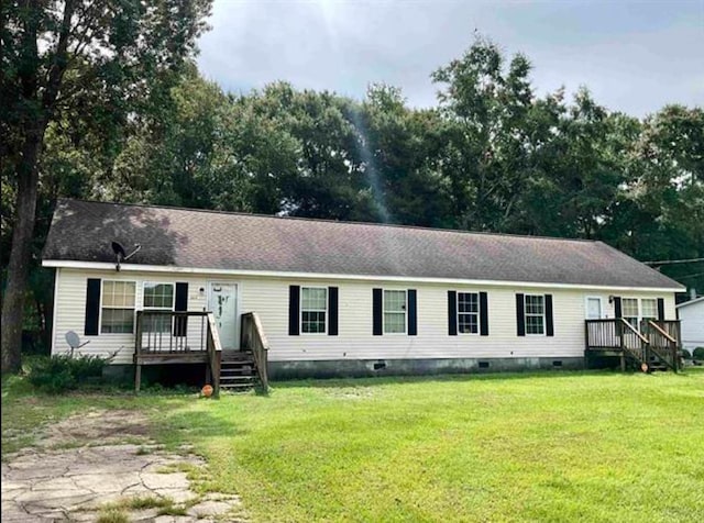 view of front of home featuring a front yard