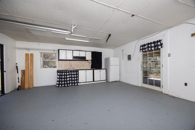 garage featuring freestanding refrigerator