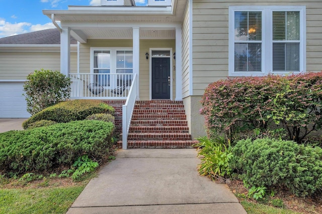 entrance to property featuring covered porch