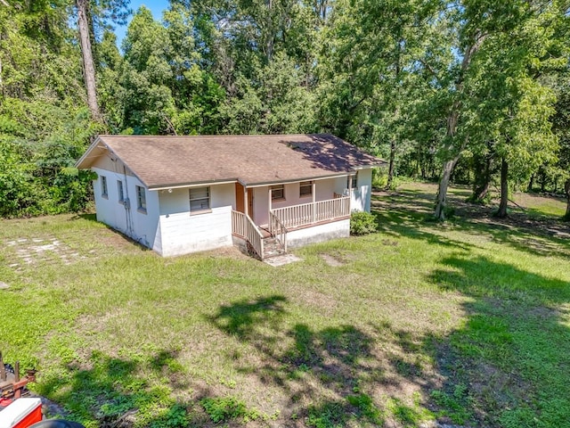 single story home featuring a front yard and a porch