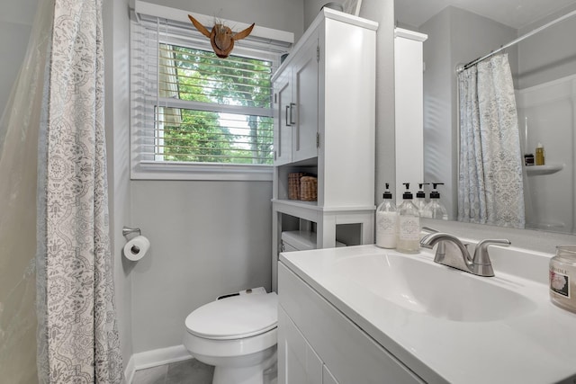 1818 Homewood Rd, Tallahassee, FL 32303 - full bathroom featuring toilet, a shower with curtain, and vanity