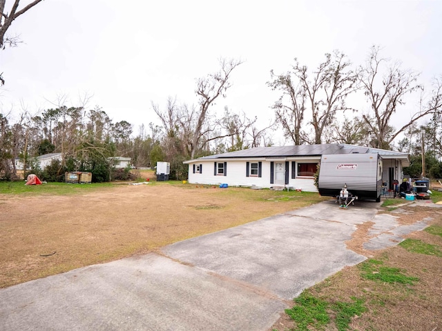 view of front of home with a front lawn