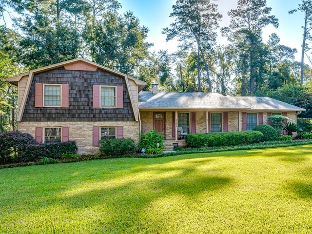 split level home with a front lawn