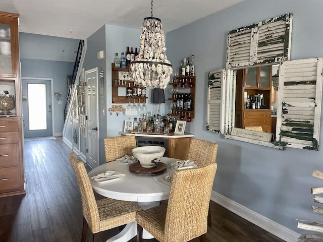 dining area featuring a dry bar, baseboards, and dark wood-style flooring