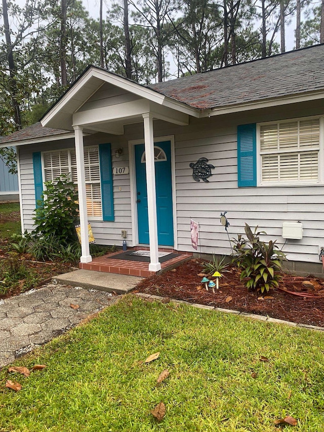 view of front of home with a front yard and covered porch