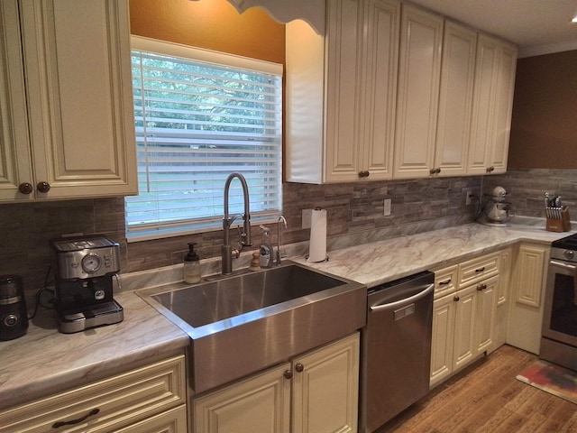 88 Wildwood Dr, Crawfordville, FL 32327 - kitchen featuring appliances with stainless steel finishes, backsplash, and light wood-type flooring
