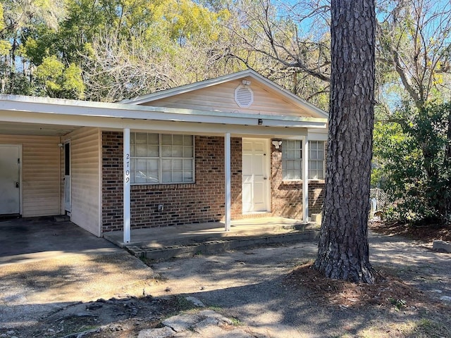 view of front facade with a carport