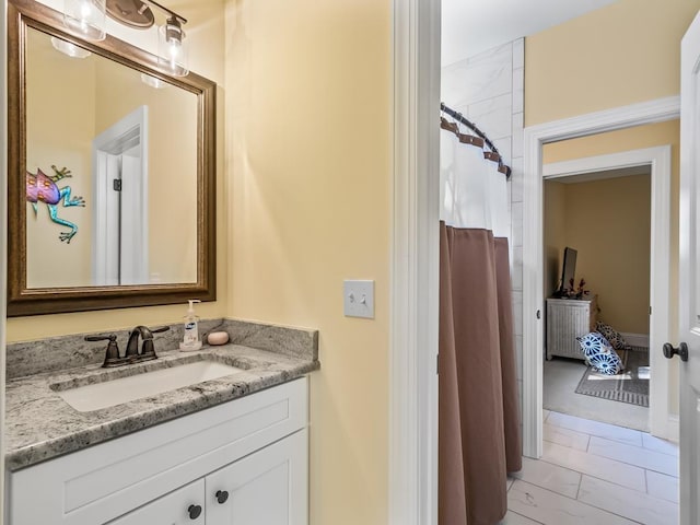 bathroom featuring a shower with shower curtain and vanity