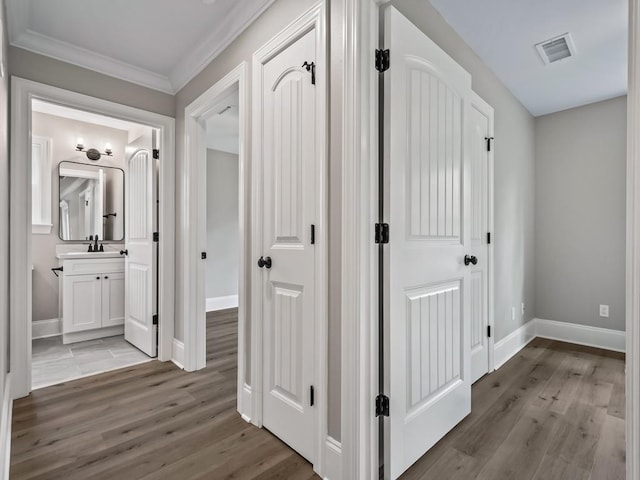 17 Broken Bow Trl, Crawfordville, FL 32327 - hall featuring a sink, light wood finished floors, ornamental molding, and baseboards
