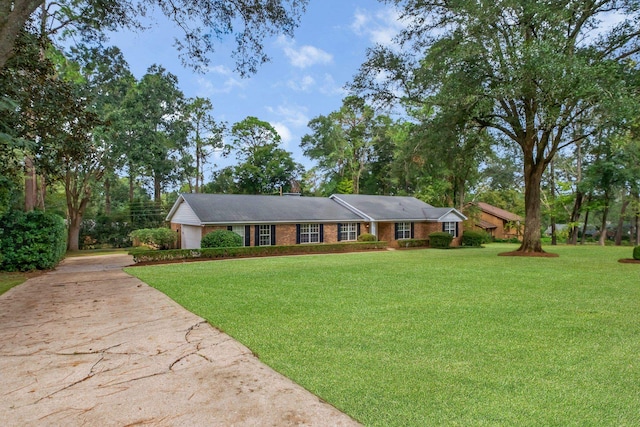 single story home with a front yard