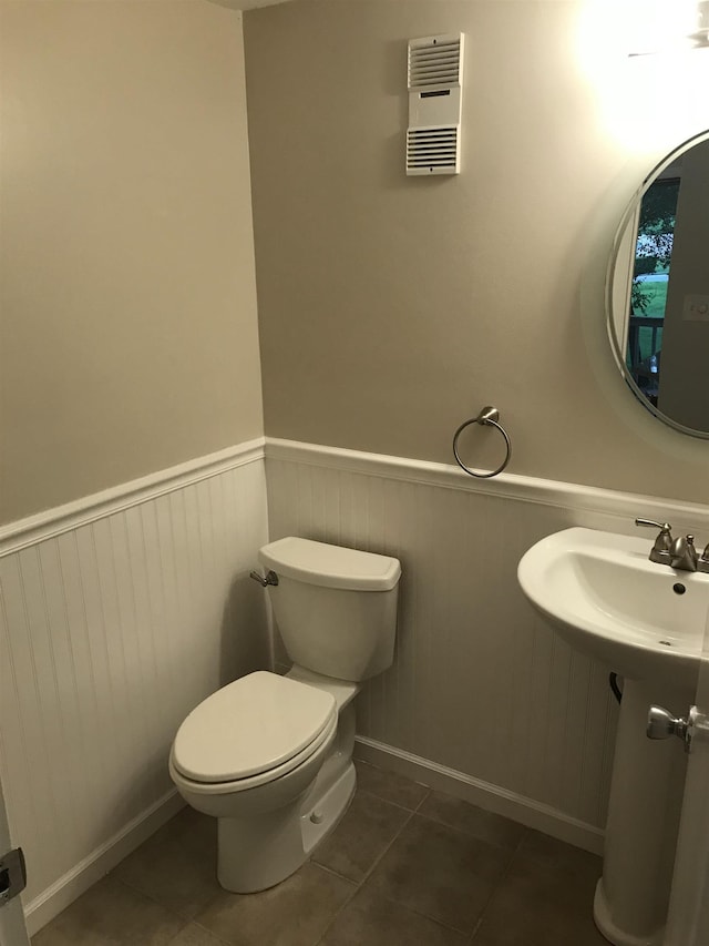 2247 Shady Timbers Cir Unit C, Tallahassee, FL 32304 - half bathroom featuring a wainscoted wall and tile patterned floors