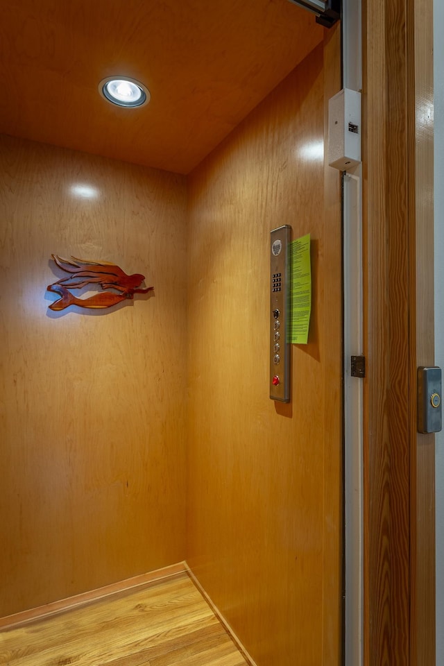 room details with elevator