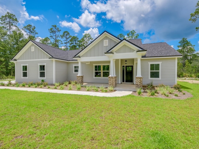 craftsman-style home featuring a porch and a front yard